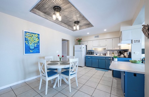 New Smyrna Beach Apartamento | Pet Friendly Direct Oceanfront Angel Inn the Sand - Gecko Unit Downstairs South