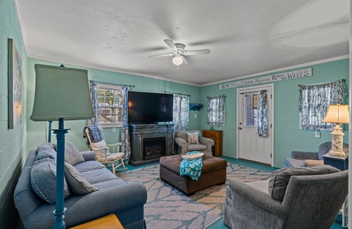 Cherry Grove Beach Casa | Pet Friendly Beach House, Short Walk To Beach + FREE DAILY ACTIVITIES!
