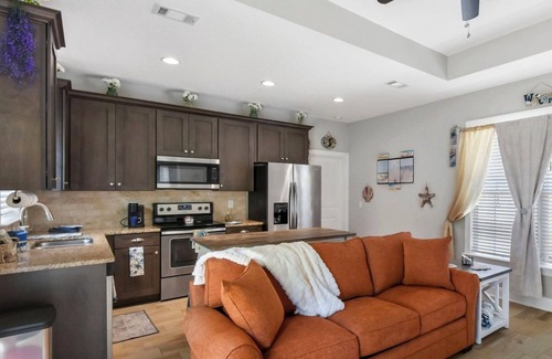 Saint Simons Island Cabaña | Pet friendly, beautiful mid island cottage only 3 miles from the beach!