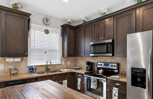 Saint Simons Island Cabaña | Pet friendly, beautiful mid island cottage only 3 miles from the beach!