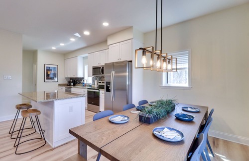 Mount Jackson Casa | Pet-Friendly Basye Vacation Rental w/ Fireplace!