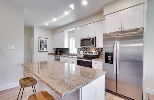 Mount Jackson Casa | Pet-Friendly Basye Vacation Rental w/ Fireplace!