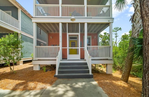 Port St. Joe Casa | Pet Friendly Beach House - Sandy Toes