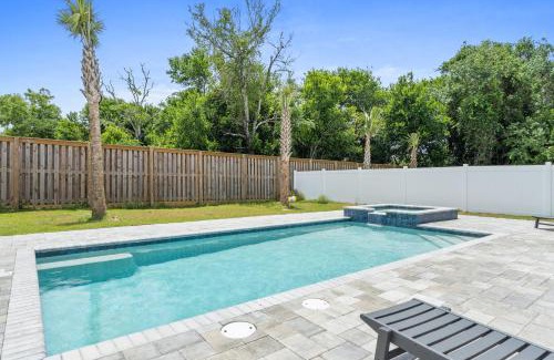Laguna Beach Casa | Pet Friendly Beach House - Totally Beachin by Panhandle Getaways