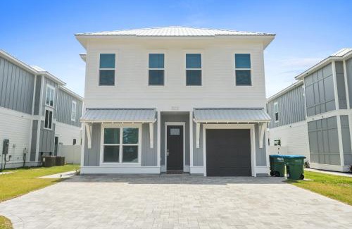 Laguna Beach Casa | Pet Friendly Beach House - Totally Beachin by Panhandle Getaways