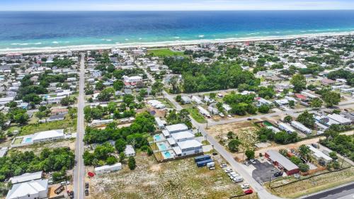 Laguna Beach Casa | Pet Friendly Beach House - Totally Beachin by Panhandle Getaways