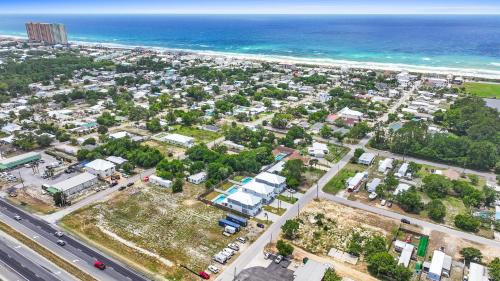 Laguna Beach Casa | Pet Friendly Beach House - Totally Beachin by Panhandle Getaways