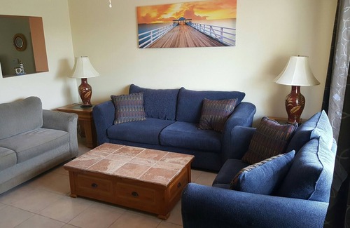 Ormond Beach Plaza Casa | Pet Friendly Beach House con piscina. La playa está a solo 1 minuto a pie.