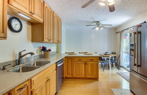 Ridgecrest Casa | Pet-Friendly Black Mountain Vacation Home w/ Deck