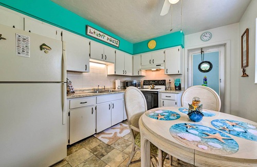 Whitney Beach Casa | ‘Lighthouse Cottage’ - Pet Friendly Bradenton Home