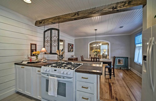 Brenham Cabaña | Pet-Friendly Brenham Cottage w/ Yard!
