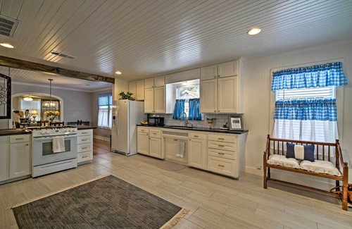 Brenham Cabaña | Pet-Friendly Brenham Cottage w/ Yard!