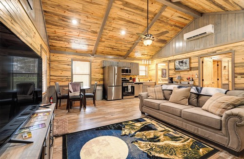 Broken Bow Cabina | Pet-Friendly Broken Bow Cabin Near Lukfata Creek!