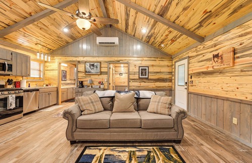 Broken Bow Cabina | Pet-Friendly Broken Bow Cabin Near Lukfata Creek!