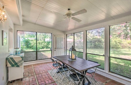 Country Club Estates Casa | Pet-Friendly Brunswick Retreat with Gas Grill!