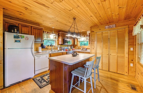 Bryson City Cabina | NUEVO-Rústico Bryson City Cabin w / Fire Pit por la pesca
