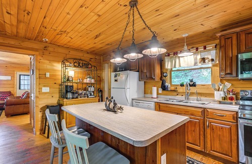 Bryson City Cabina | NUEVO-Rústico Bryson City Cabin w / Fire Pit por la pesca