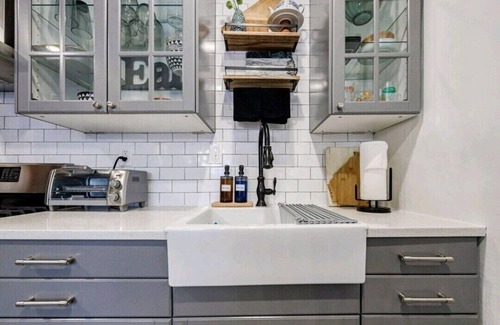 Inman Park Casa | Pet Friendly Bungalow Steps to Inman Park