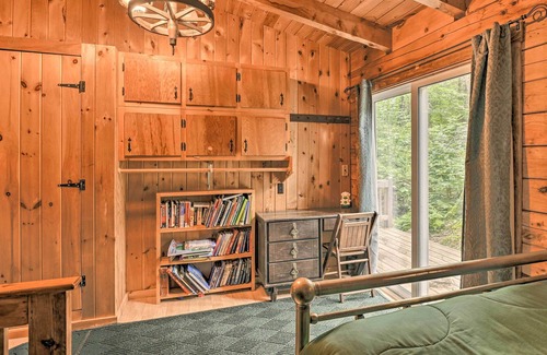 The Forks Cabina | Pet-Friendly Cabin in The Forks w/ Fire Pit!