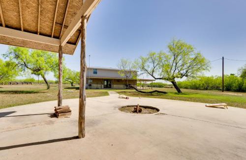 Uvalde Casa | Pet-Friendly Cabin on 3 Acres 7 Mi to Uvalde!
