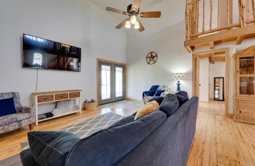 Uvalde Casa | Pet-Friendly Cabin on 3 Acres 7 Mi to Uvalde!