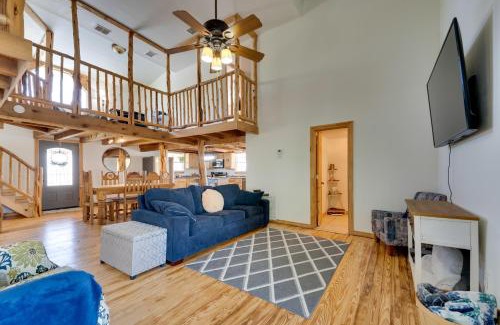 Uvalde Casa | Pet-Friendly Cabin on 3 Acres 7 Mi to Uvalde!