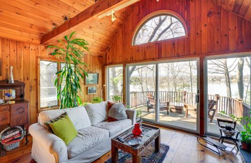 Athens Casa | Pet-Friendly Cabin Overlooking Sleepy Hollow Lake