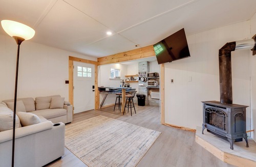 Hillsgrove Cabina | Pet-Friendly Cabin w/ Grill in Hillsgrove
