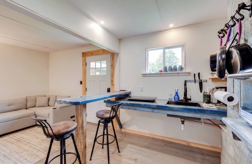 Hillsgrove Cabina | Pet-Friendly Cabin w/ Grill in Hillsgrove