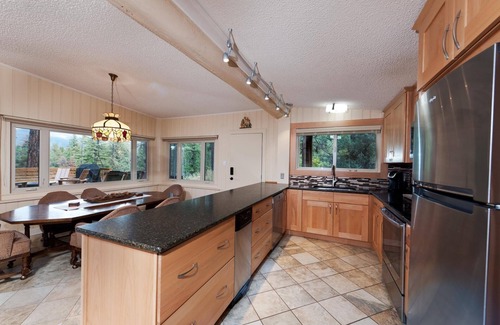 Purgatory Casa | Pet Friendly Cabin with Hot Tub Views, Deck, Fire Pit - 14 Minutes to Purg