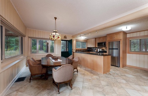 Purgatory Casa | Pet Friendly Cabin with Hot Tub Views, Deck, Fire Pit - 14 Minutes to Purg