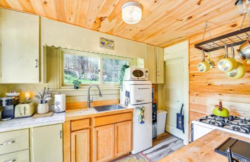 Grand Gorge Casa | Pet-Friendly Catskills Retreat Fire Pit and Deck!