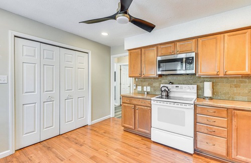 Charlotte Casa | Pet-Friendly Charlotte Home w/ Deck Near Uptown!