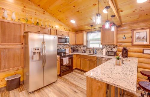 Lupton City Casa | Pet-Friendly Chattanooga Cabin with Hot Tub and Kayaks