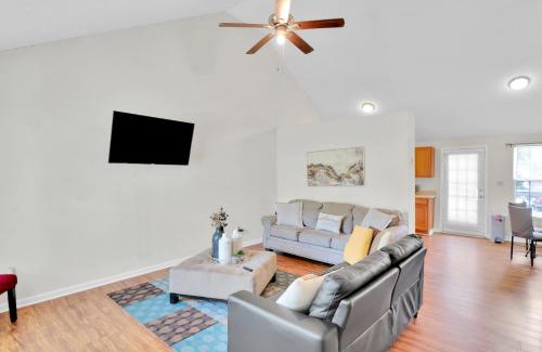 Paw Creek Casa | Pet- Friendly, & Close to Uptown