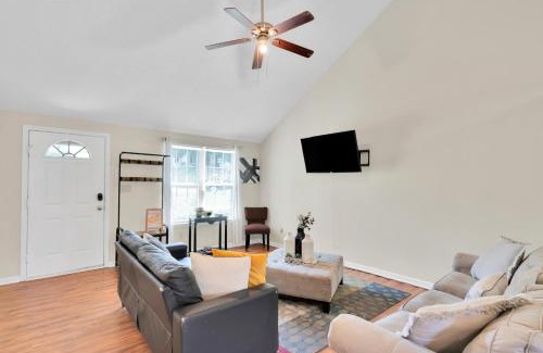 Paw Creek Casa | Pet- Friendly, & Close to Uptown