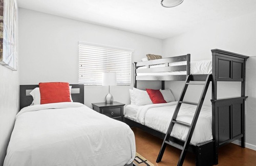 Cavalier Vista Casa | Pet-friendly combo perfect for families + groups, with spa, pool, games, + more!