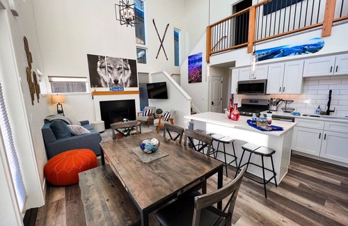 Whitefish Casa | Pet Friendly, Community Center, Pool / Hot Tub, 3 Bed / 4 Bath, Sleeps 10, Amazing Views