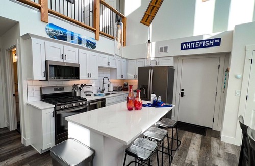 Whitefish Casa | Pet Friendly, Community Center, Pool / Hot Tub, 3 Bed / 4 Bath, Sleeps 10, Amazing Views