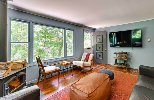 Marble Dale Cabina | Pet-Friendly Connecticut Cabin w/ Deck & Fire Pit!