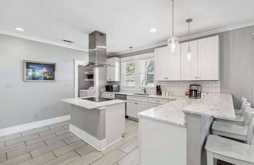 Cooper-Young Historic District Casa | Cooper Young Gem Hip and Newly Renovated