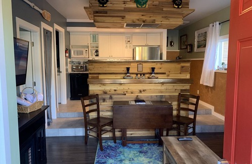 North Cowichan Casa | Pet friendly Cottage & Hot Tub *Unaffected by bylaw changes*
