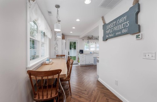 Villas Casa | Pet Friendly Cottage Near the Bay