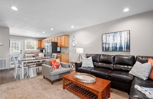 Sharps Chapel Condominio | Parson Shores Lodge # 1 Condominio aislado con muelle privado.