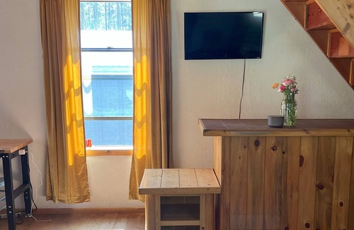 Sula Cabina | Pet Friendly, Cozy and Quiet East Fork River Cabin