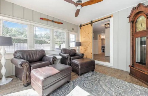 Naperville Casa | Pet Friendly Cozy North Naperville 3 BED/2 BA Home