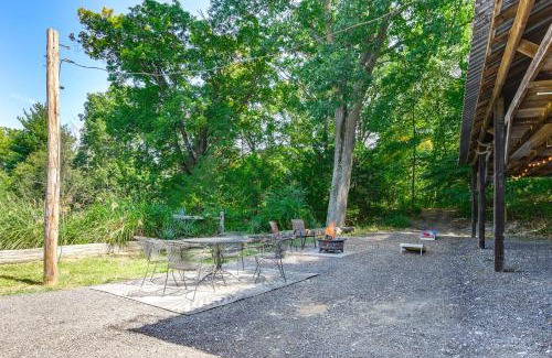 Delta Casa | Pet-Friendly Delta Cabin with Private Hot Tub!