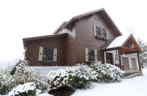 Thornton Casa | Pet Friendly Deluxe White Mountain Private Retreat for a memorable family vacation! (WV68T)