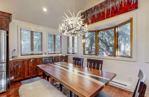 South Snyderville Basin Casa | Pet-friendly duplex w/ mountain views, 2 en suite bedrooms, shared firepit, deck