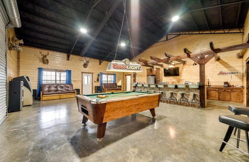 Golden Casa | Pet-Friendly Eagletown Home about 3 Mi to Kayaking!